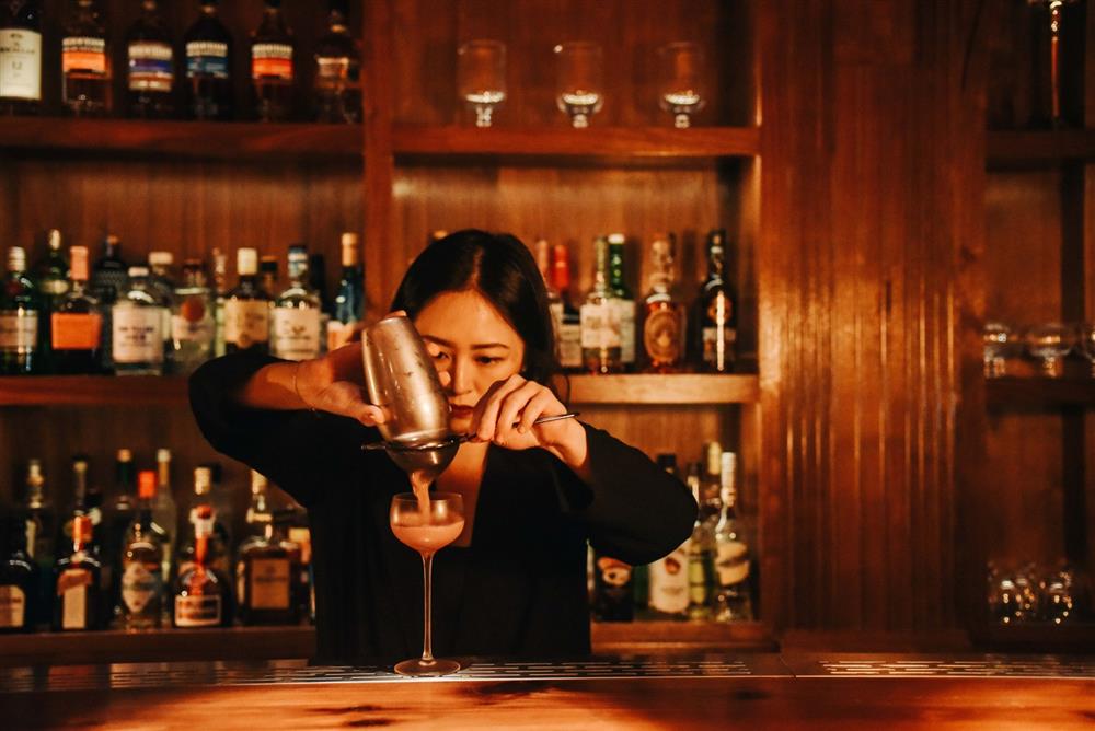 小檔2F-CLUB 俱樂部 01能夠同時享受特色餐點與榕最聞名、引以為傲的調酒美學。