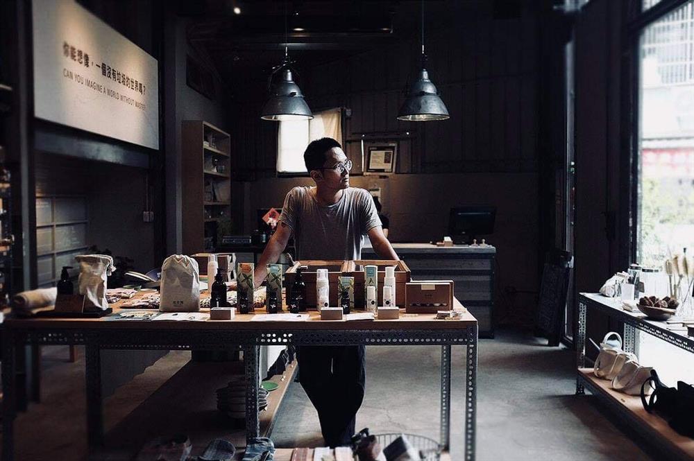 家務室長工－賀丞右。圖／家務室提供