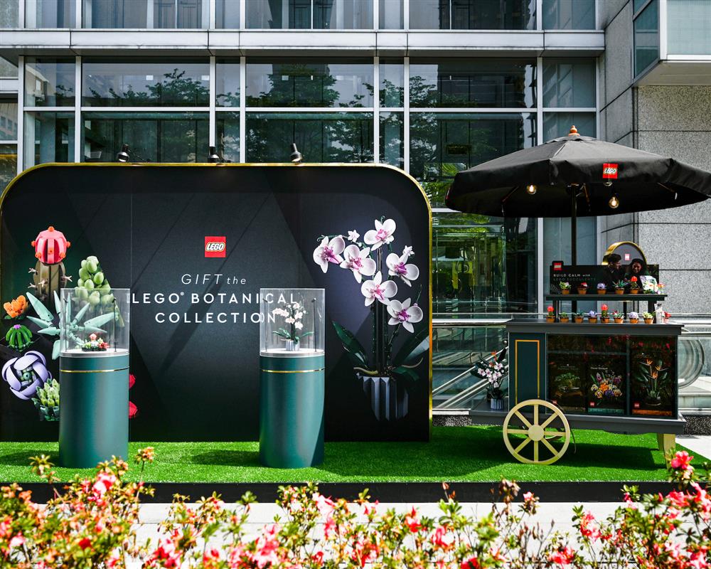 全台樂高指定店鋪開賣療癒「10309多肉植物」及「10311蘭花」新品，部分零件更採用以甘蔗製作而成的植物性塑膠部分零件，展現樂高對環境永續的關注與投入。