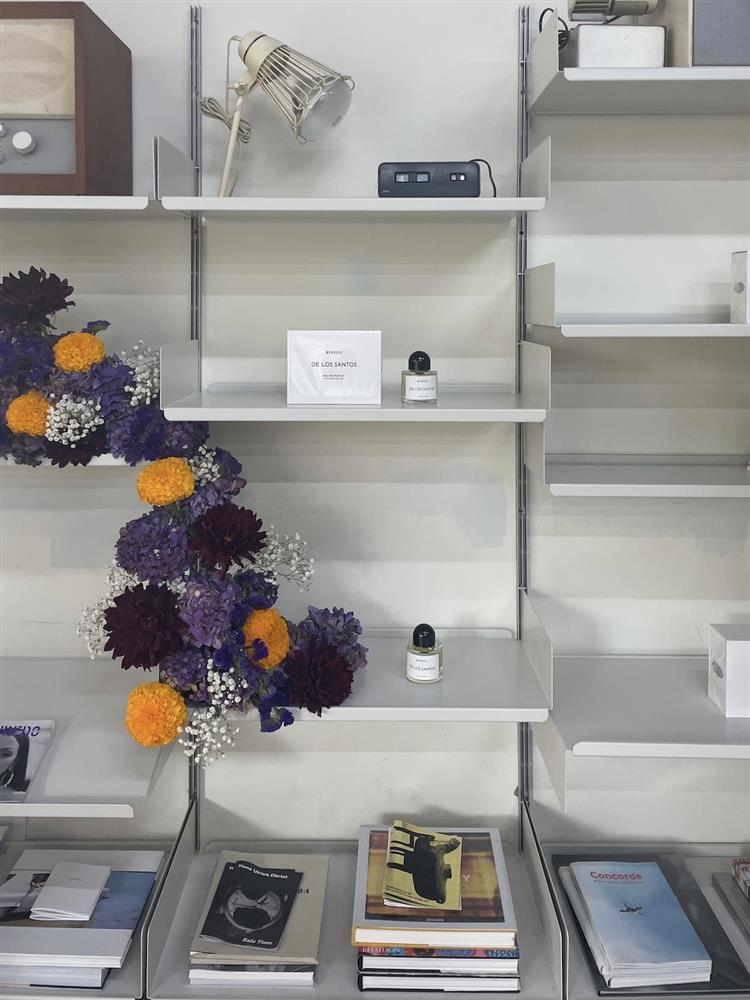 74B27A5B-3522-47BB-A0C0-02E76727875A 74B27A5B-3522-47BB-A0C0-02E76727875A