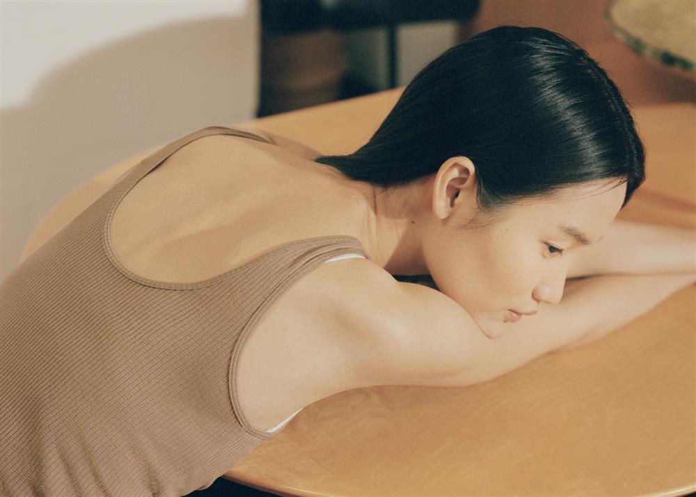 女裝Mame AIRism坦克背心_NT$590_5月下旬上市_情境圖2 女裝Mame AIRism坦克背心_NT$590_5月下旬上市_情境圖2