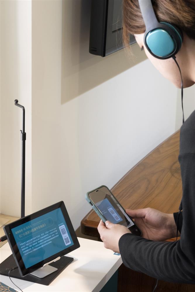 05_葉石濤文學紀念館 葉老音樂 戴上耳機聆聽葉老喜愛的音樂 或以手機掃描後聆聽