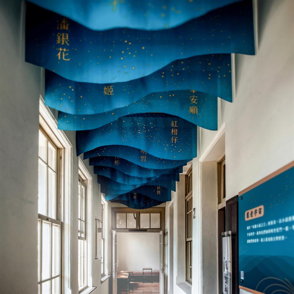 09_葉石濤文學紀念館 葉老宇宙 重疊窗欄展現葉老小說所建構出的多重宇宙