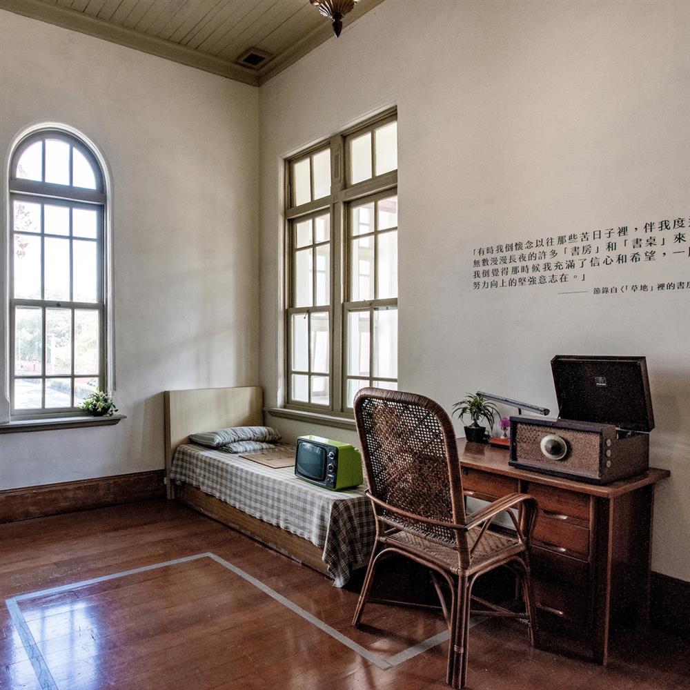 10_葉石濤文學紀念館 葉老晚年創作時的場景「葉老書房」