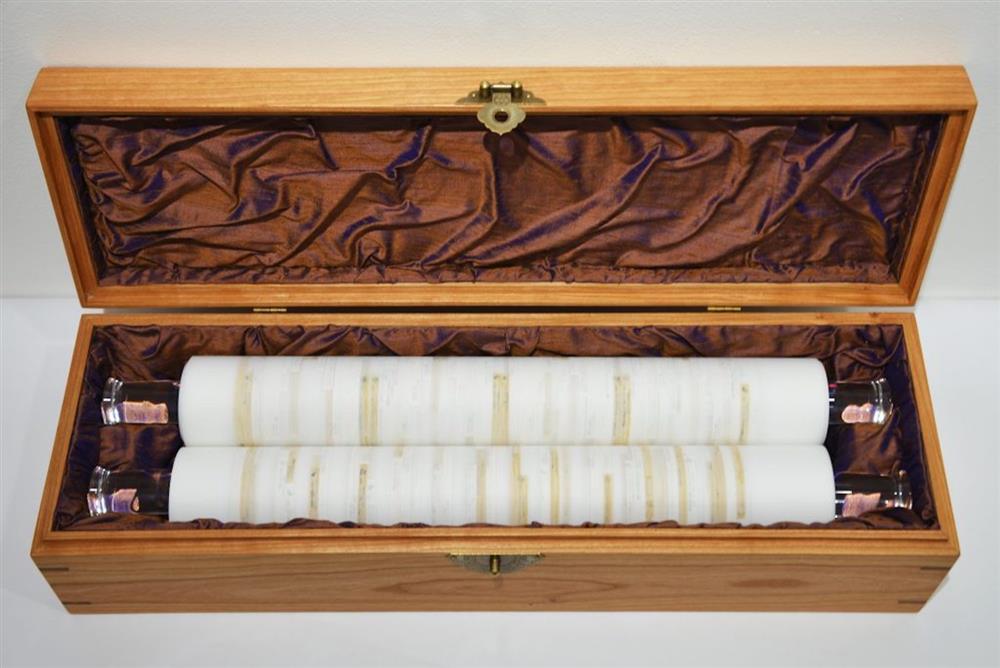 15.-Yu-Walking-to-Taipei-with-wooden-box-1024x684 15.-Yu-Walking-to-Taipei-with-wooden-box-1024x684