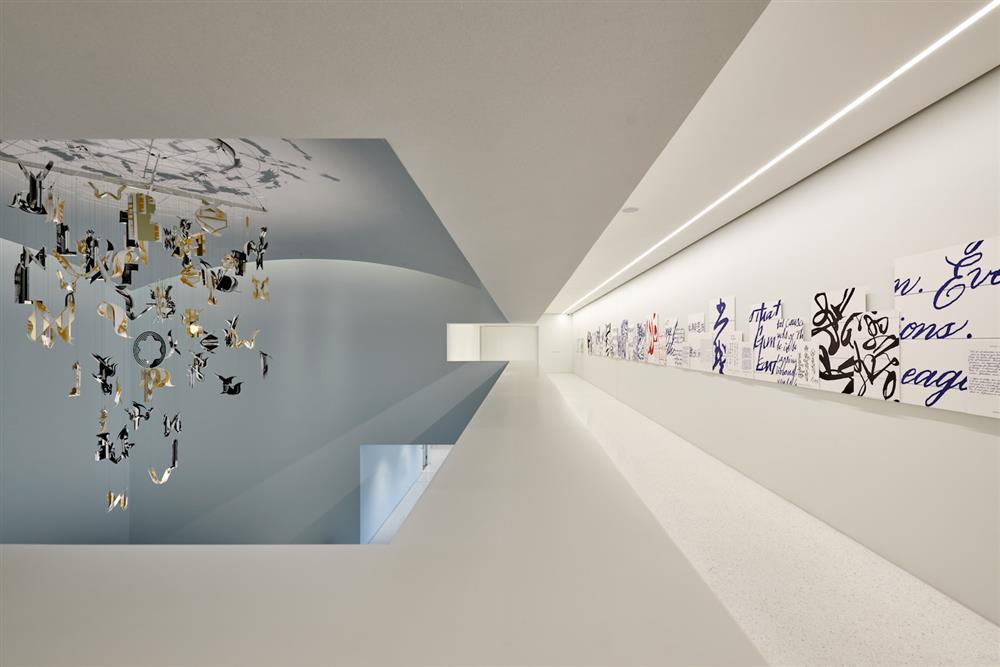 09.Montblanc Haus展館穹頂下方，展示巴黎藝術家Studio Marianne Guély作品