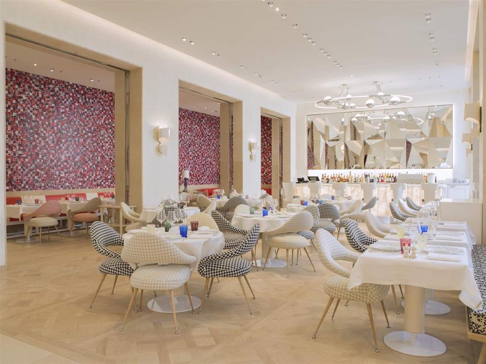 MONSIEUR DIOR RESTAURANT © Kristen Pelou 8 MONSIEUR DIOR RESTAURANT © Kristen Pelou 8
