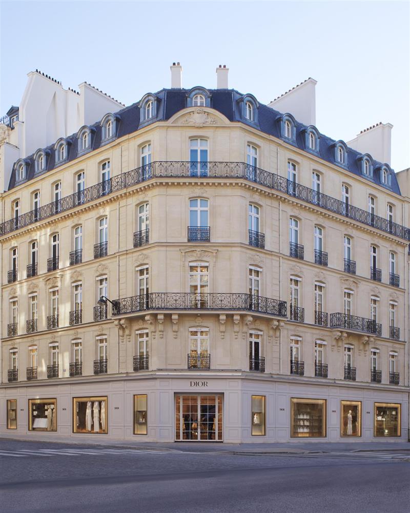 DIOR 30MONTAIGNE FACADE © Adrien Dirand 1 DIOR 30MONTAIGNE FACADE © Adrien Dirand 1