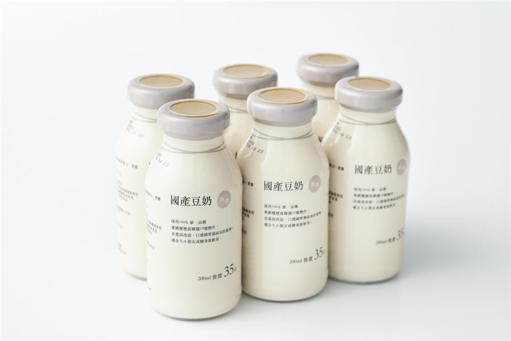 熱銷TOP 1：國產豆奶(微糖)200ml，35元。