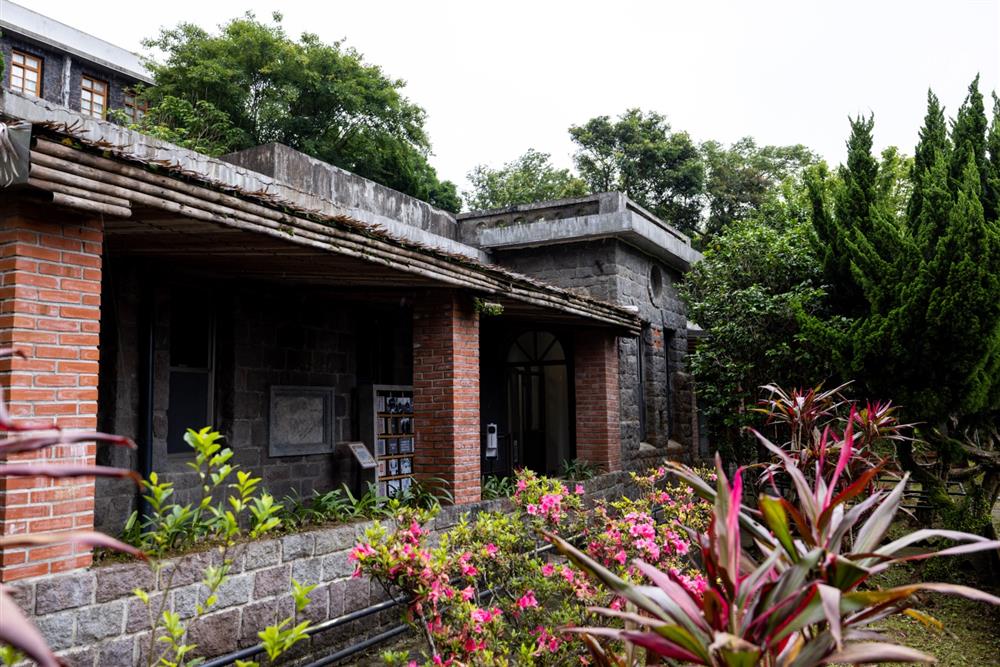 小檔ER5_0044故居建物保留了仿山西窯洞式的原有建物樣貌，並且推出「陽明山中的閻錫山」常設展覽