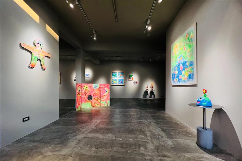 「地球國 Earthly Kingdom：LeeeeeeToy 個展」展場