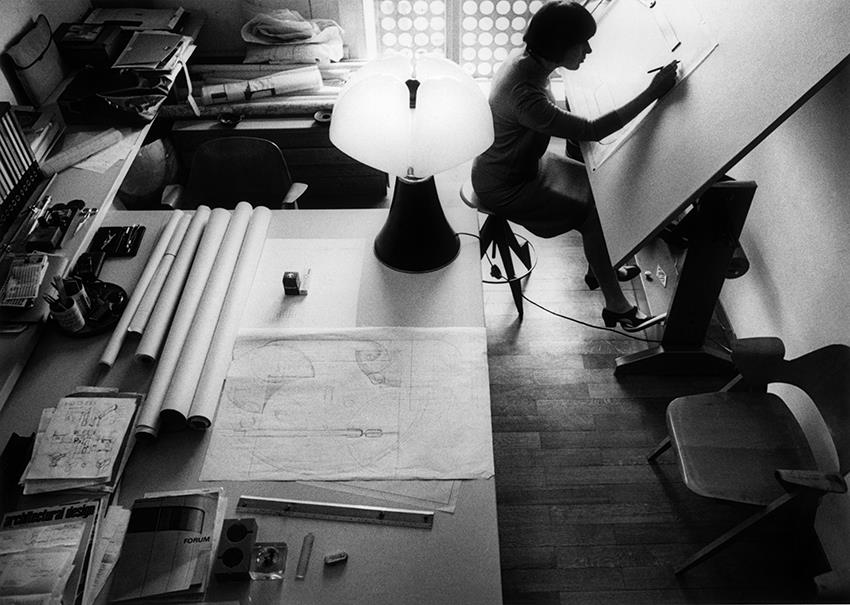 建築師 Gae Aulenti 於工作室一隅