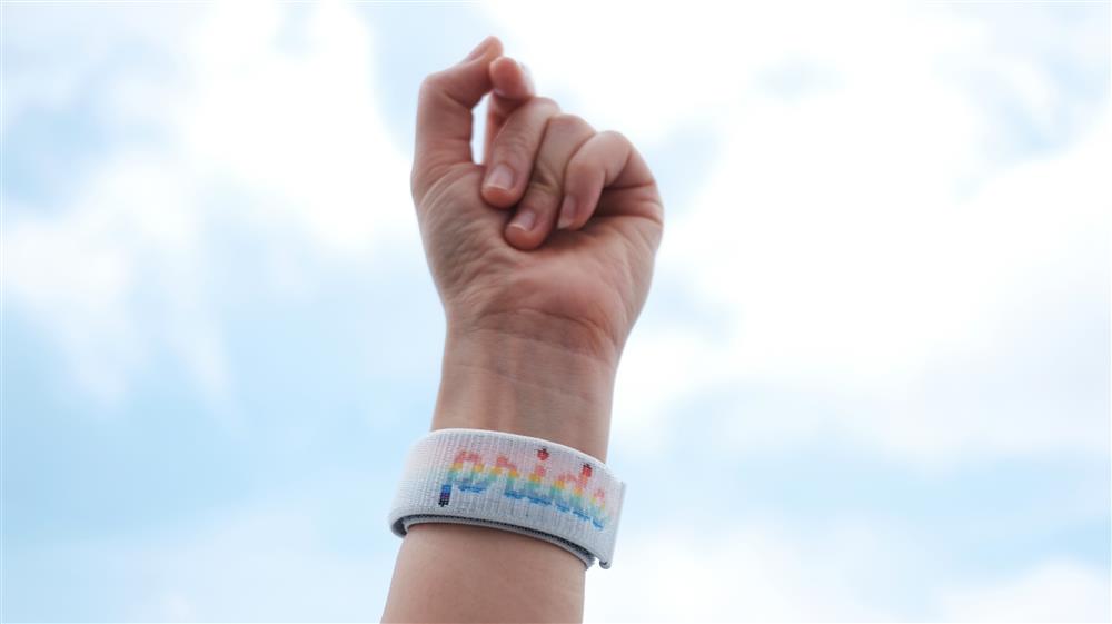 Apple-Watch-Series7-Pride 01