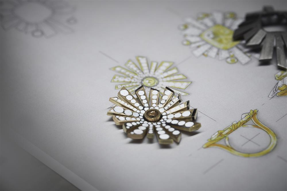 Soleil 19 Aout Necklace 07