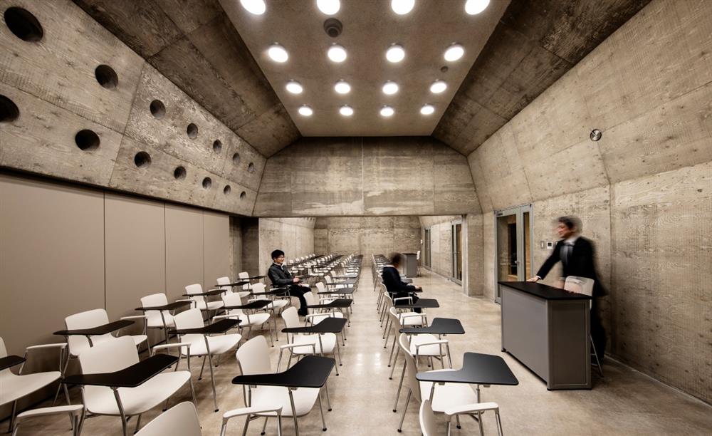 早稻田大學附屬本庄高中體育館