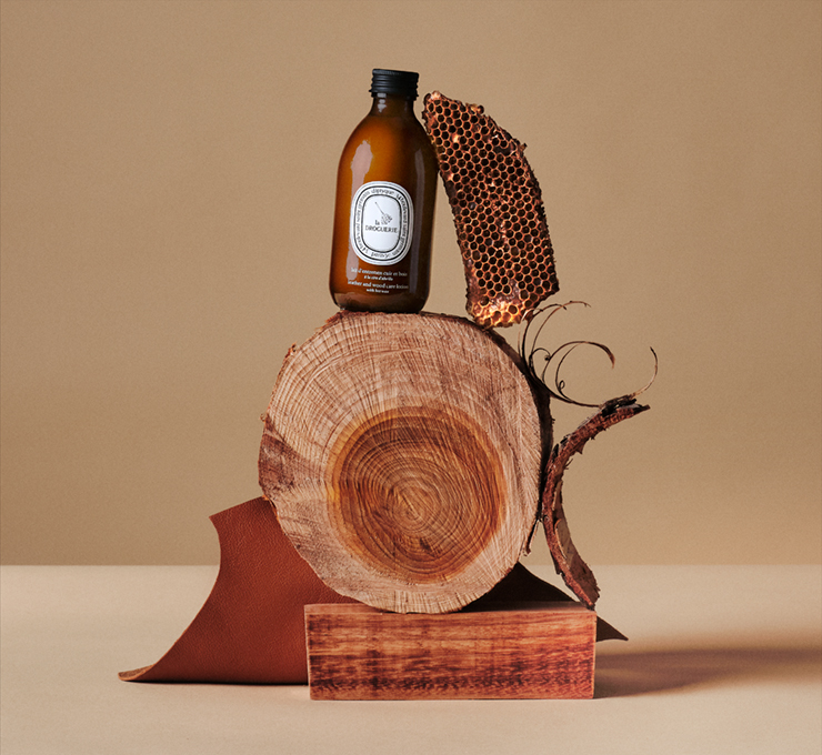 diptyque 皮革與木面護理乳 250ml NT$880_情境圖5 diptyque 皮革與木面護理乳 250ml NT$880_情境圖5