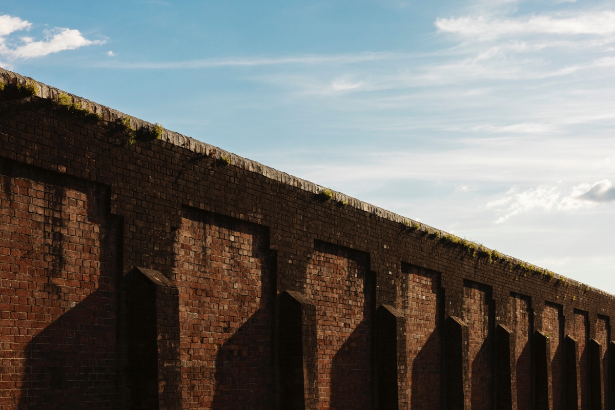 舊奈良監獄的紅磚外牆與放射狀監舍為其建築特色。（圖片來源：星野集團）