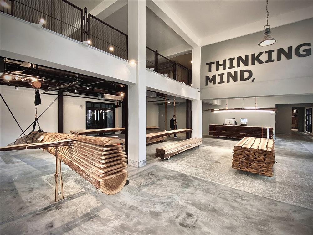 森林木人_03 從入口大廳一棵森林木開木儀式，訴說永續林⽊業互存關係_郭恩愷攝