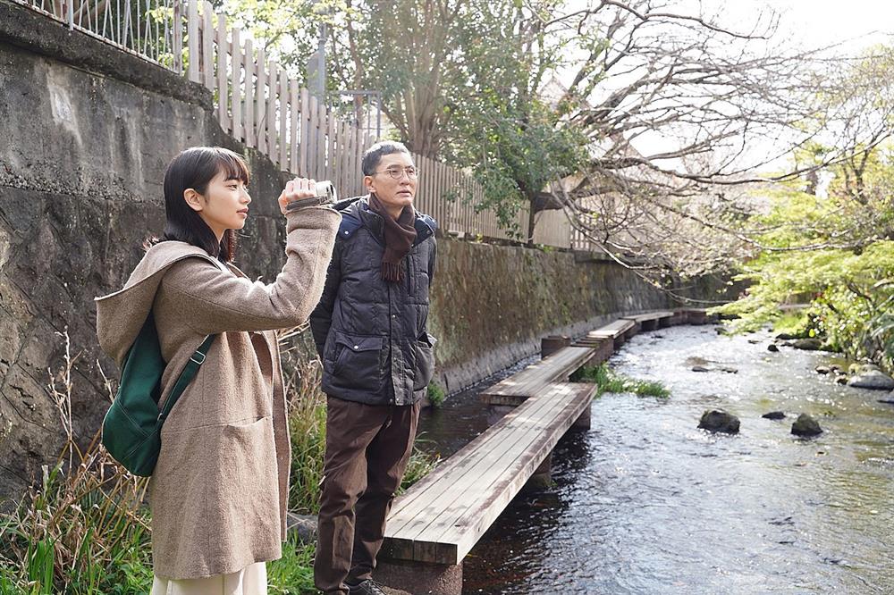 餘命10年_新聞稿劇照03_小松菜奈(左)為戲調整飲食