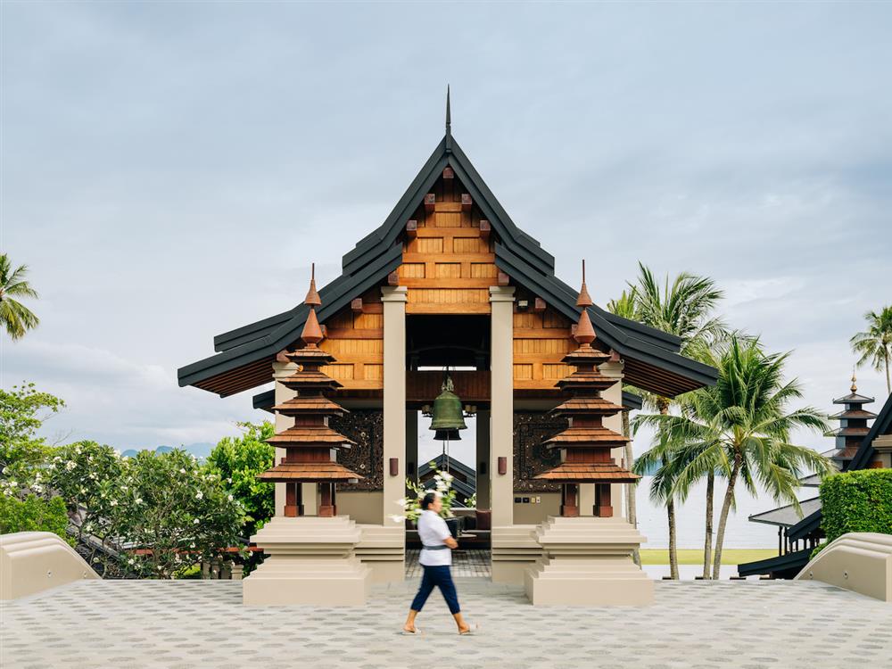 ANI Thailand - Resort - Arrival Pavilion with staff ANI Thailand - Resort - Arrival Pavilion with staff