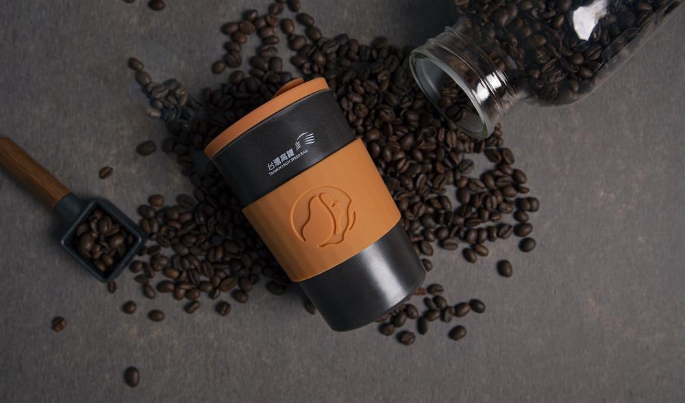 台灣高鐵X路易莎」循環杯情境 台灣高鐵X路易莎」循環杯情境