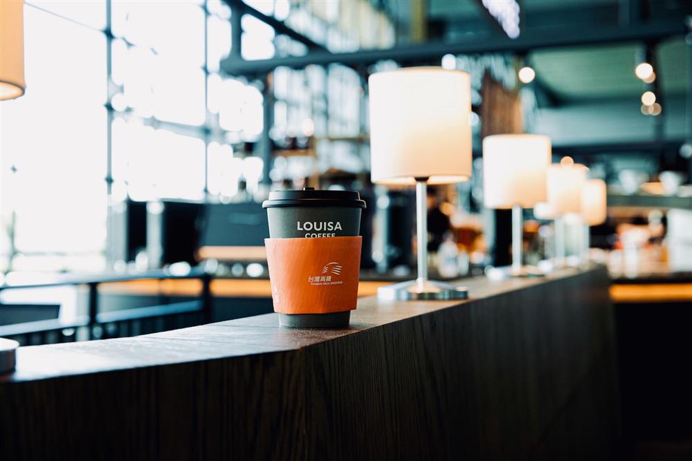 「台灣高鐵X路易莎」聯名精焙咖啡獨家販售只有高鐵喝的到 「台灣高鐵X路易莎」聯名精焙咖啡獨家販售只有高鐵喝的到