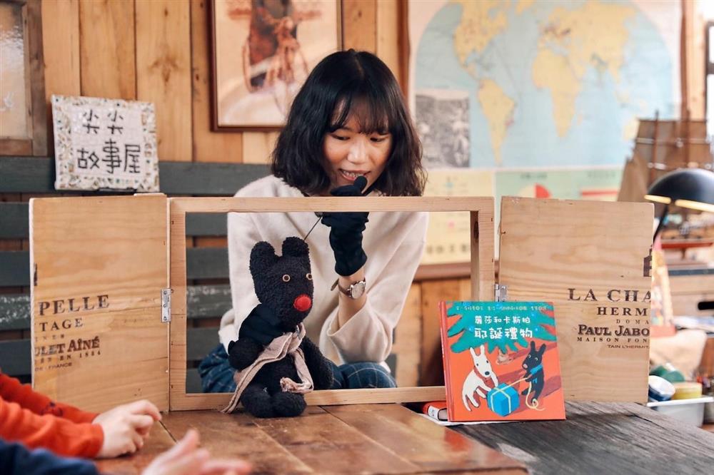 誠品書店將於基隆「時光繪本書屋」陸續舉辦說故事、互動式遊戲、繪本場景手作、親子工作坊、戶外市集等近50場藝文活動。(1)