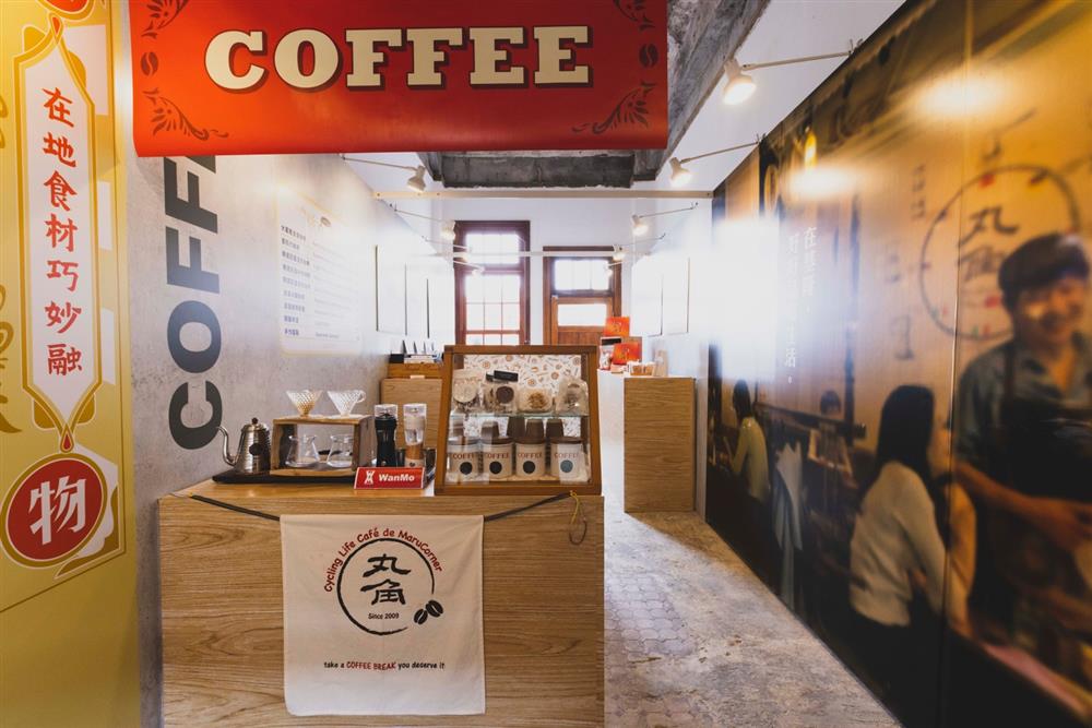 小檔傳統糕餅區以醇厚咖啡香勾引民眾一探究竟。 小檔傳統糕餅區以醇厚咖啡香勾引民眾一探究竟。