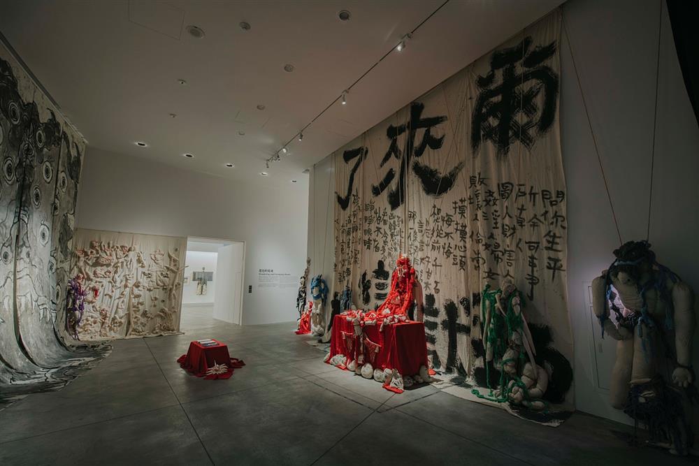 小檔02-藝術家顏忠賢老師的作品《地獄變相》作為展覽入口,相當吸睛 小檔02-藝術家顏忠賢老師的作品《地獄變相》作為展覽入口,相當吸睛
