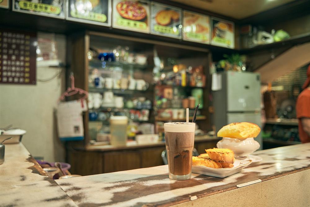 基隆是台灣最早發展咖啡文化的城市，類型多元。