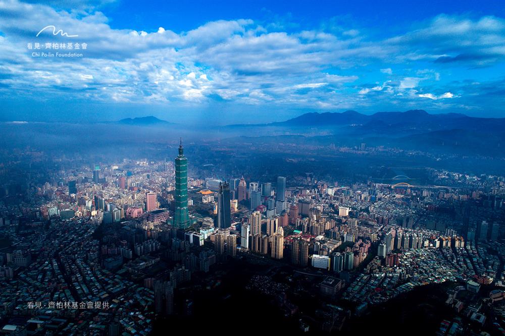 飛閱台灣_齊柏林紀念攝影展_台北・台北101 大樓 飛閱台灣_齊柏林紀念攝影展_台北・台北101 大樓