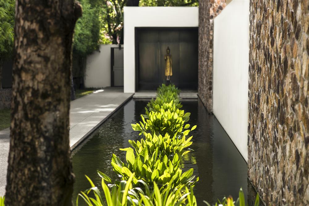 Amansara, Cambodia – Spa & Wellness, Pathway and Reflection Pool_High Res_6606 Amansara, Cambodia – Spa & Wellness, Pathway and Reflection Pool_High Res_6606