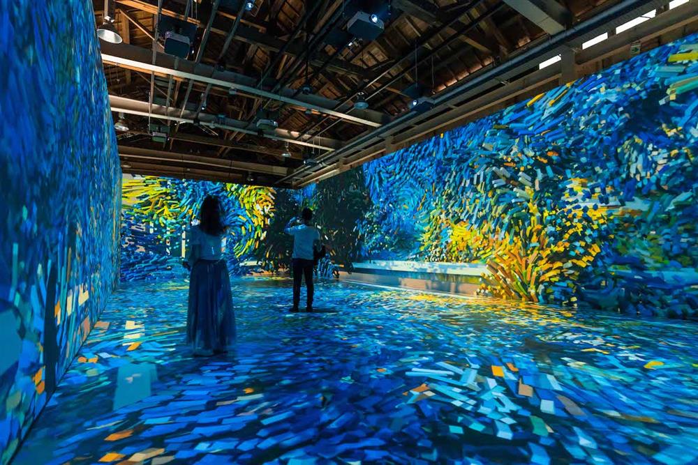 「光之拱門」展出現場