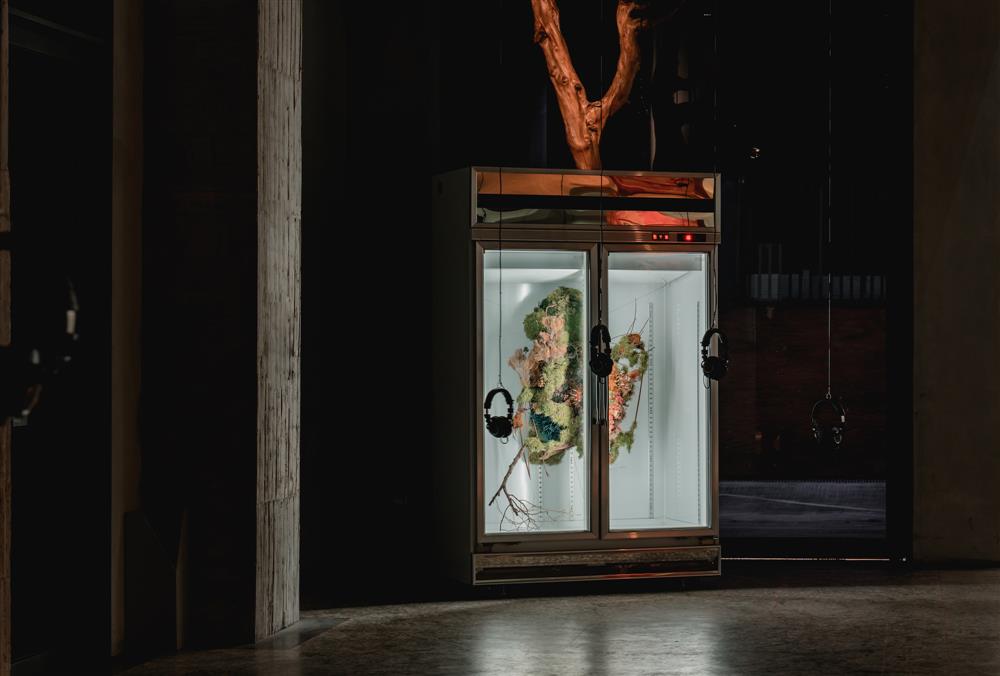 《大樹小花》，《小花計畫2022-Re：小花盛開的回音》，展於金馬賓館當代美術館。Photo：ALIEN Art 永添藝術