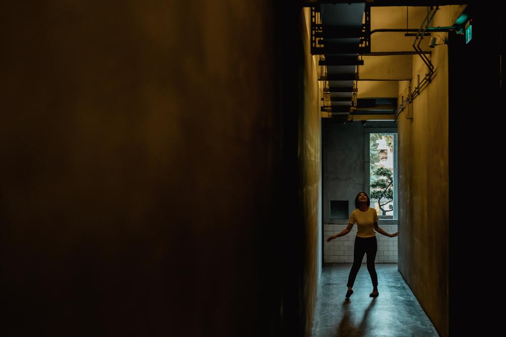 《光電獸# 34 - 無所事事》，《小花計畫2022-Re：小花盛開的回音》，展於金馬賓館當代美術館。Photo：ALIEN Art 永添藝術