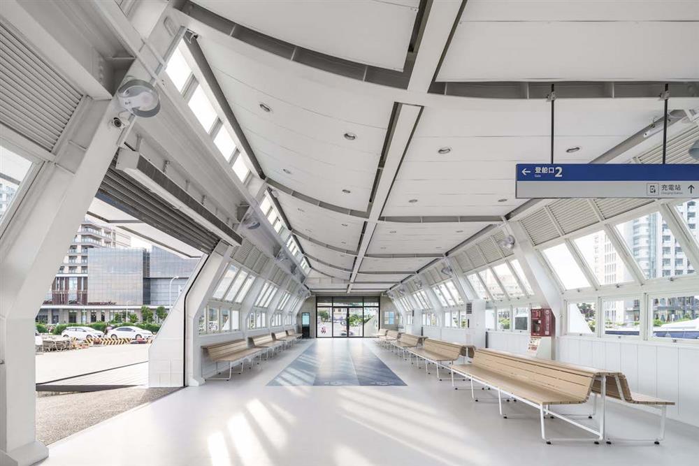 [改造後]候船室大廳-向外看