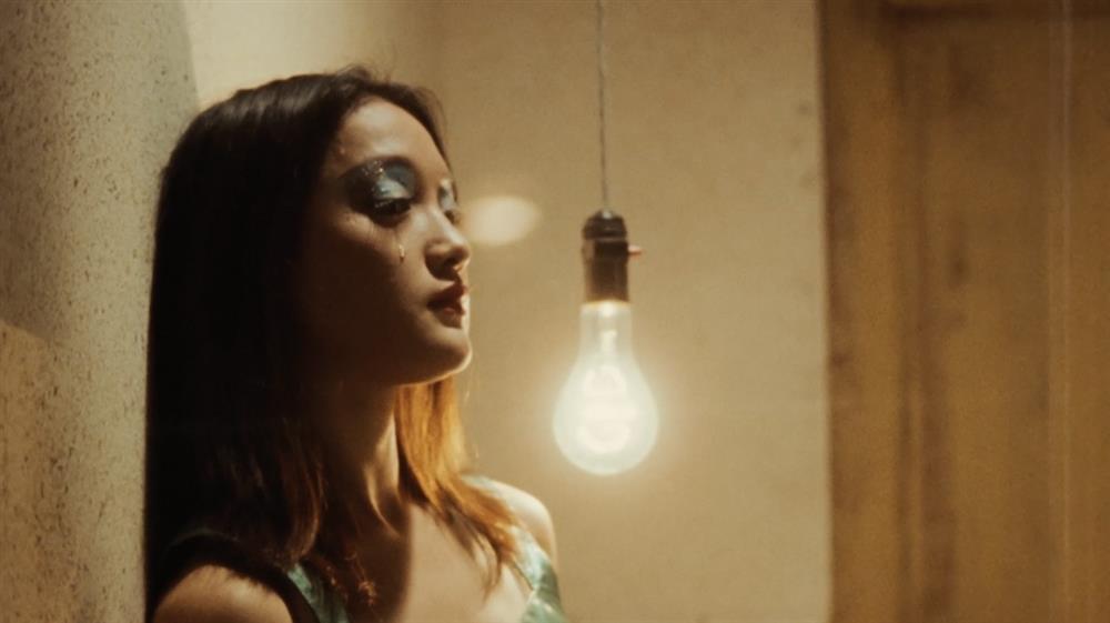 導演婁燁的《蘇州河》在巴黎國際電影節拿下「最佳影片獎」和「最佳女演員獎」，將於誠品【早安！周日經典電影院】上映。