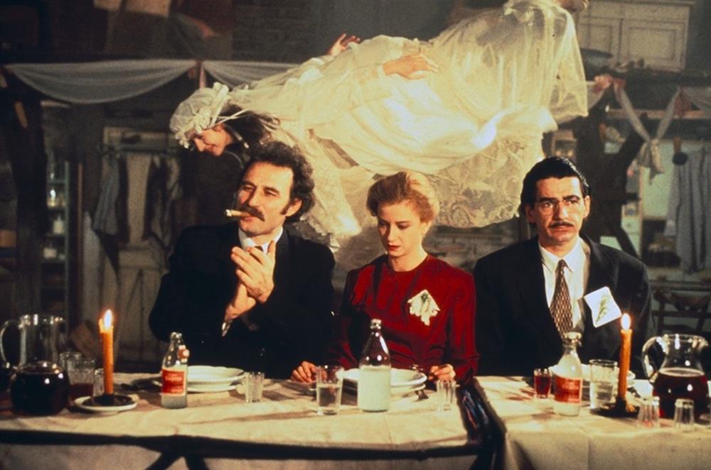 導演艾米爾•庫斯杜力卡的《地下社會》將主角兩人身世及友誼的縮影，比喻共產主義下東歐的歷史經歷，將於誠品【早安！周日經典電影院】上映。