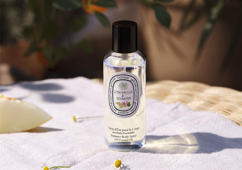 diptyque 限量夏日戶外身體噴霧 100ml NT$1,600_情境圖 diptyque 限量夏日戶外身體噴霧 100ml NT$1,600_情境圖