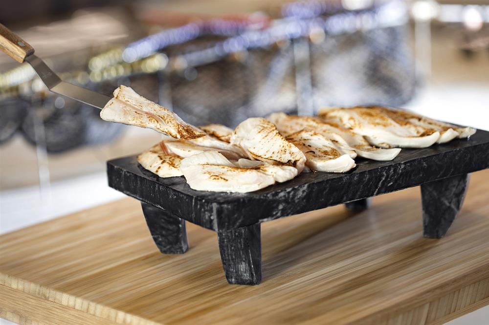 現場炙燒半生魚片