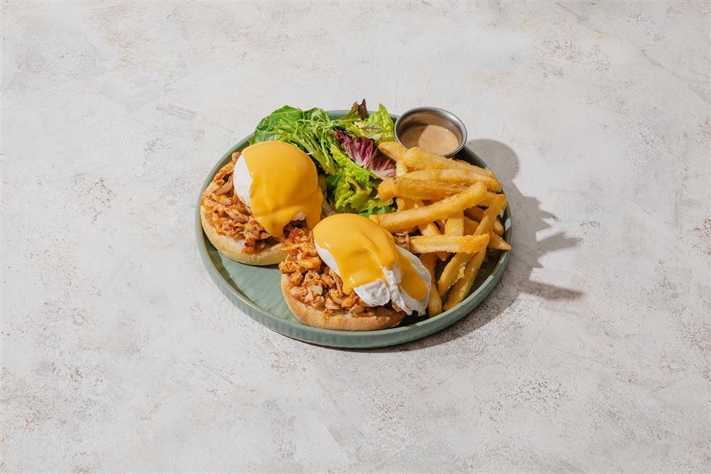 「台胃口水雞班尼蛋」特製台灣味口水雞醬汁搭配美式經典早午餐水波蛋，打造台式美味新料理！