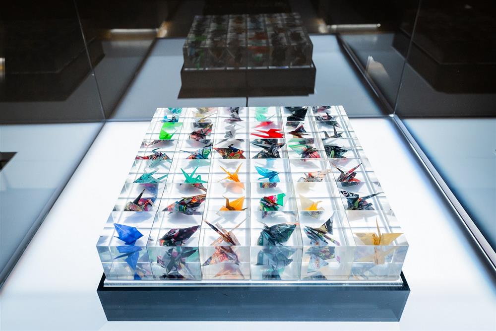 小檔展場特別展出野老朝雄與建築師鶴岡信太郎（亦是本次展場設計者）及小平裕子共同創作，以311大地震時全球贈予日本宮城縣的紙鶴所打造的作品「2020東松島紙鶴千中選一」。