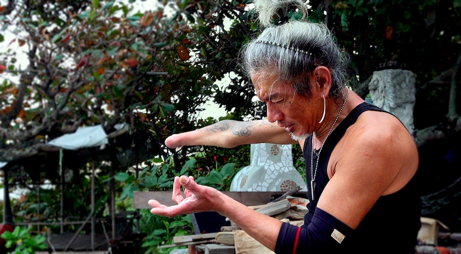 怪咖系列紀錄片《KULO》上映！失去右手掌開啟藝術人生，趙俊堡在花蓮「海或民宿」打造苦悶年輕人的心靈綠洲