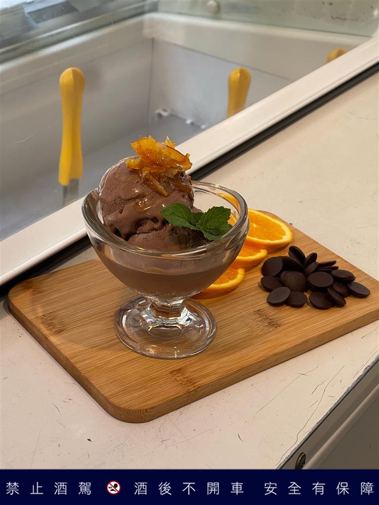 06.(圖片六)【綠皮開心果 Pistacchio - 糖橙撒嬌巧克力】