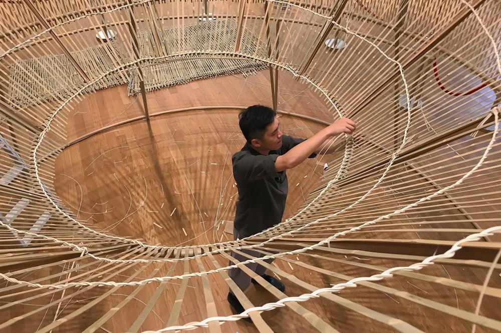 《筌屋》、《筌屋 II》靈感來自於邵族傳統捕魚時的陷阱工具，並將作品巨大化，讓更多人可以更清楚地欣賞到編織的細節。這系列作品皆以工作坊的形式與多位民眾一同完成創作。