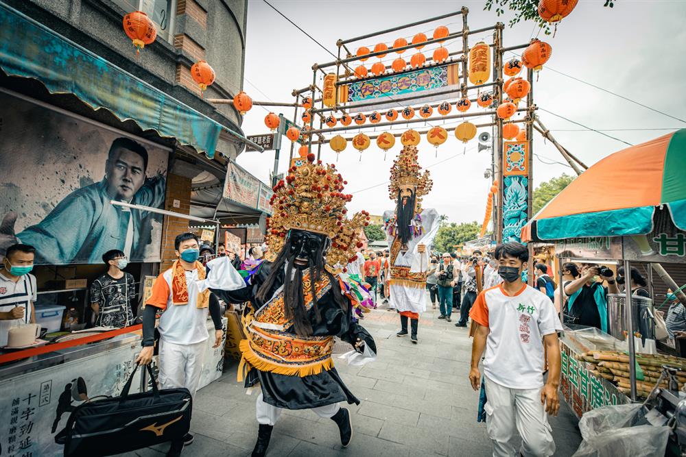 與神同巡|新竹城隍廟大爺二爺過牌樓來作客 與神同巡|新竹城隍廟大爺二爺過牌樓來作客
