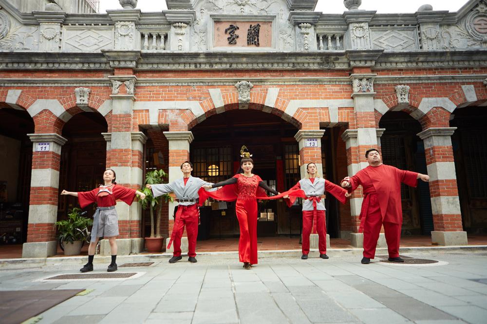 紅紅|將軍步轉化為大眾舞蹈 紅紅|將軍步轉化為大眾舞蹈