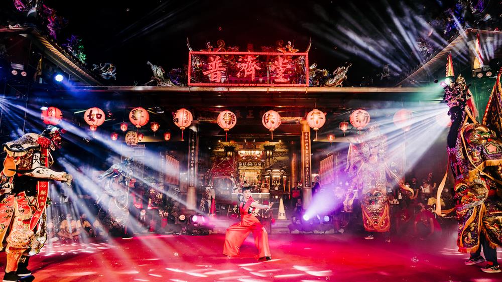 大溪大禧酬神戲|舞者廖苡晴帶領電氣神將與大溪周倉關平將軍共舞 大溪大禧酬神戲|舞者廖苡晴帶領電氣神將與大溪周倉關平將軍共舞