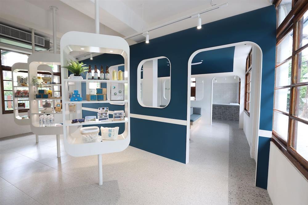 藍皮意象館即日至7月31日購買藍皮解憂號周邊，任選二件可享9折優惠。（圖��雄獅旅遊）