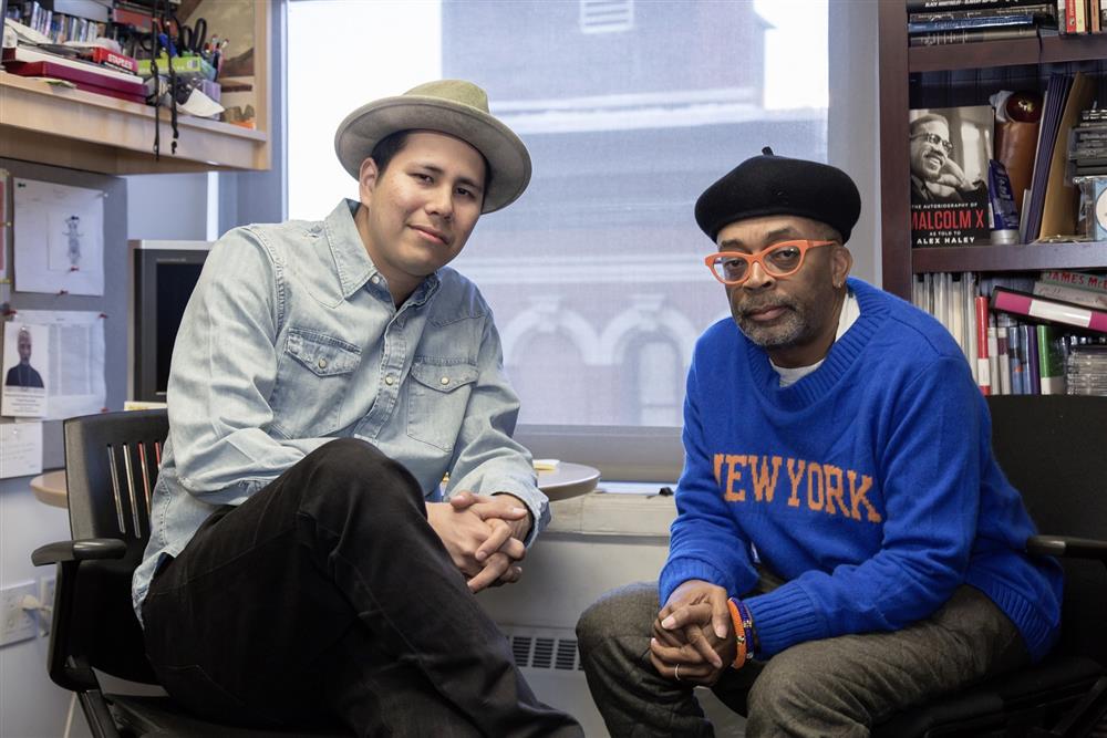 電影導師史派克.李(Spike Lee)與門生凱爾.貝爾(Kyle Bell)共同完成敘事電影新作《Eddie》,以及紀錄片《Lakota》©Rolex_Bart Michiels 電影導師史派克.李(Spike Lee)與門生凱爾.貝爾(Kyle Bell)共同完成敘事電影新作《Eddie》,以及紀錄片《Lakota》©Rolex_Bart Michiels